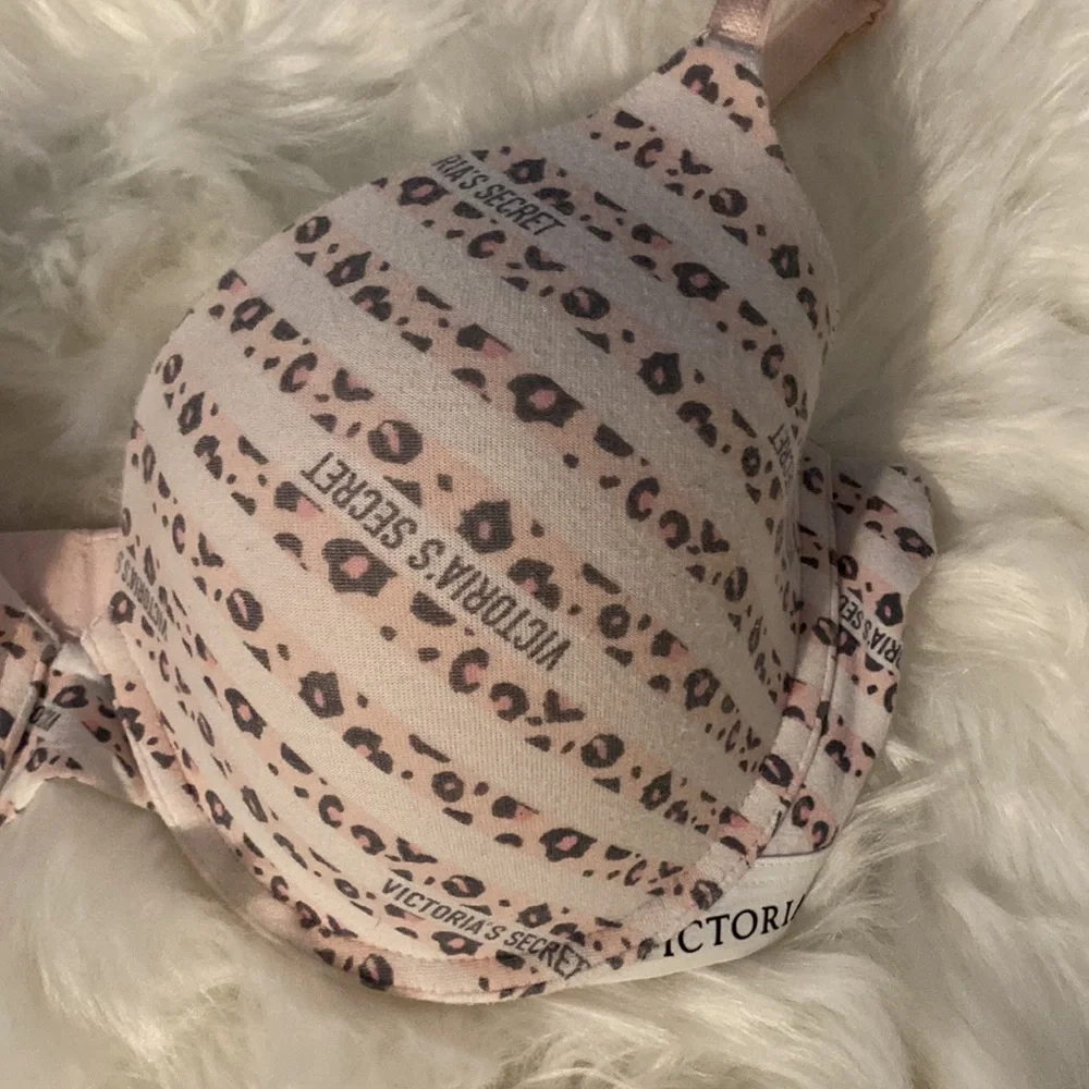 Victoria’s Secret T-shirt Bra 38D - Picture 2 of 8